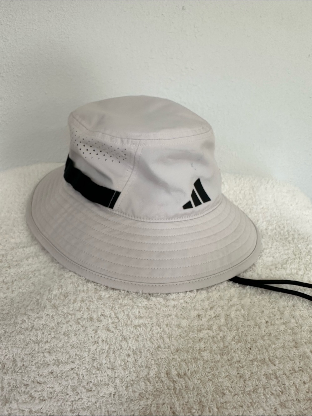 adidas Light Gray Men’s Bucket Hat with Black Accent